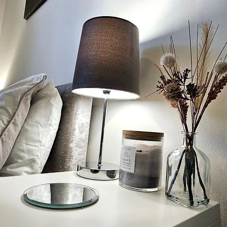1 Bedroom Flat In Грейвсенд Экстерьер фото