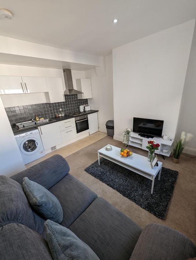 1 Bedroom Flat In Грейвсенд Экстерьер фото