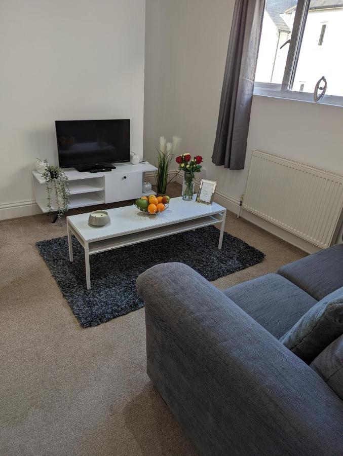 1 Bedroom Flat In Грейвсенд Экстерьер фото