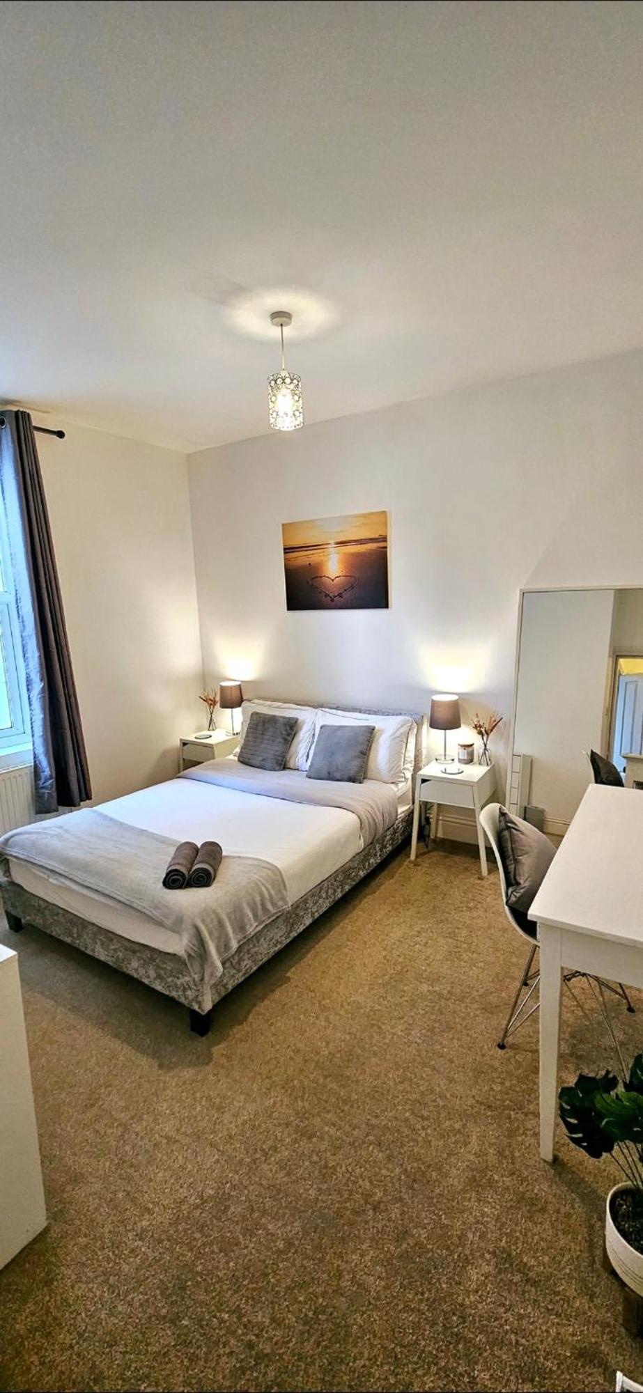 1 Bedroom Flat In Грейвсенд Экстерьер фото